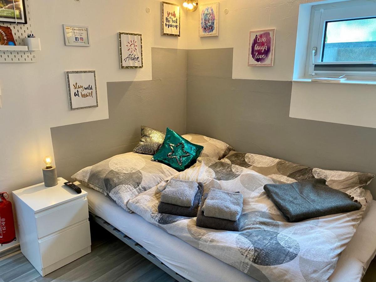 Modernes Zimmer Mit Kuechenzeile Und Bad Denkte ภายนอก รูปภาพ